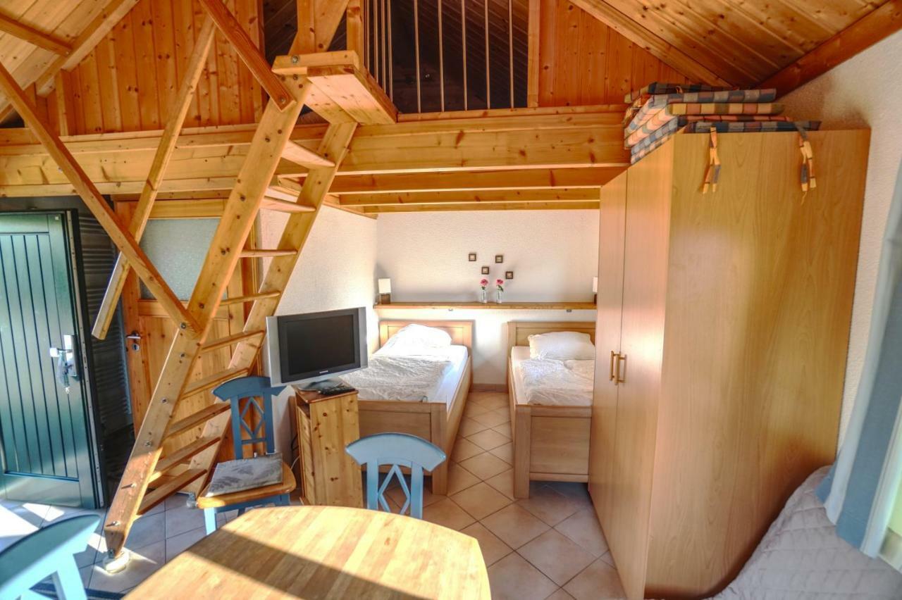 Hof Marienberg, 56340 Osterspai, Deutschland Wanderhuette Luaran gambar